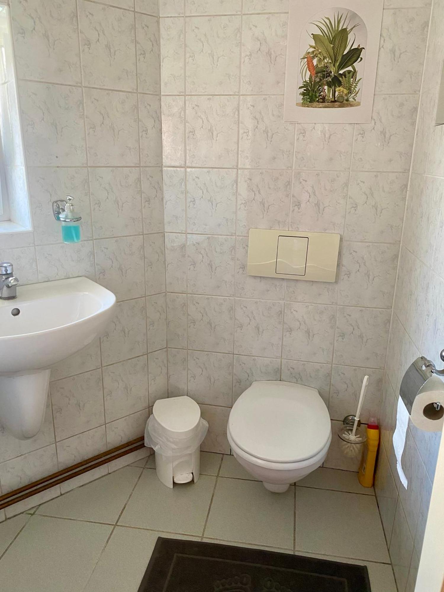 3-bedroom In Rajhrad, With Kitchen, 2 Bathrooms, Parking Apartament