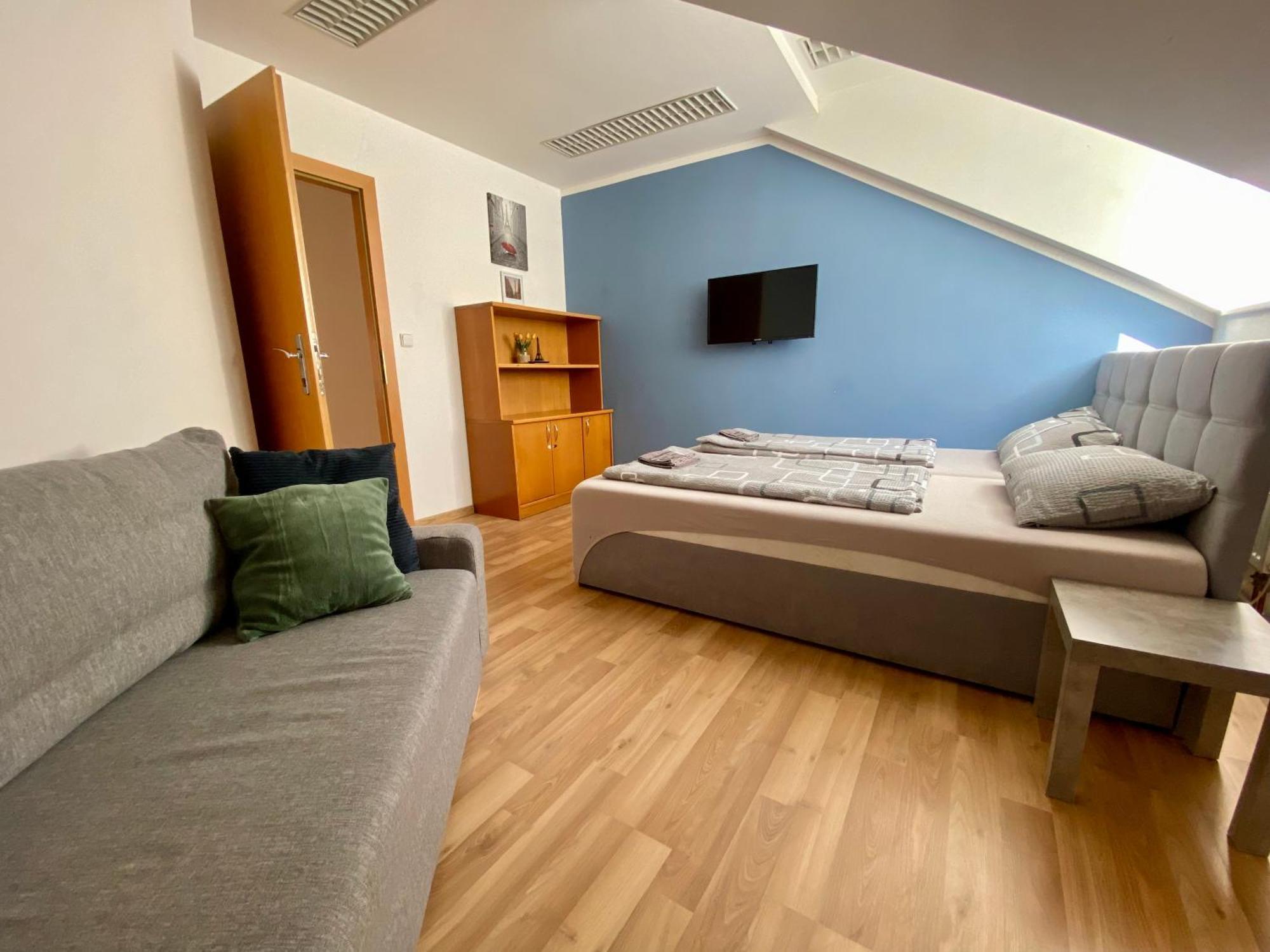 Apartament 3-bedroom In Rajhrad, With Kitchen, 2 Bathrooms, Parking Rajhrad