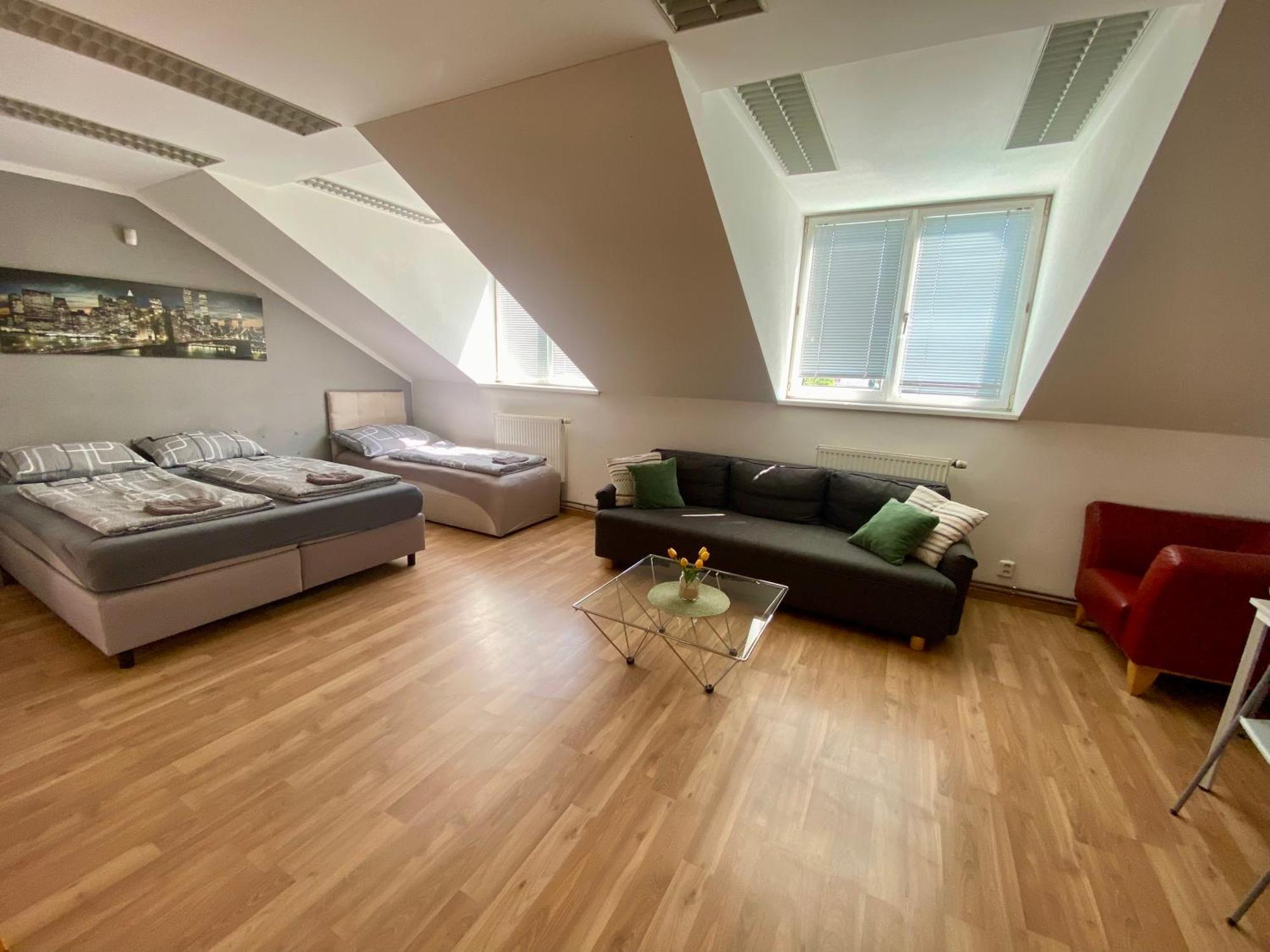 3-bedroom In Rajhrad, With Kitchen, 2 Bathrooms, Parking * Rajhrad