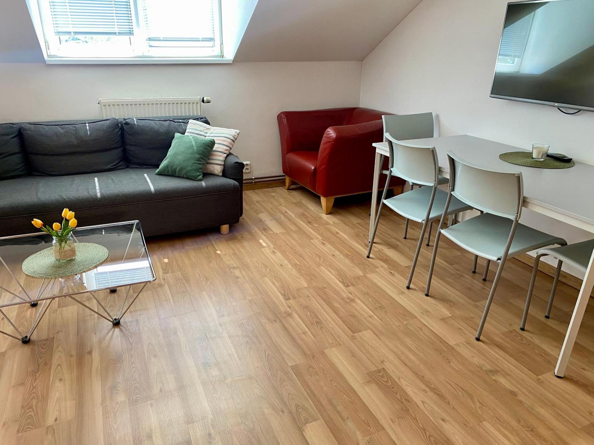 3-bedroom In Rajhrad, With Kitchen, 2 Bathrooms, Parking Apartment